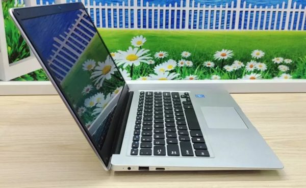 13.3" FHD 1920x1080 Intel inside
Free Windows 10 
4GB RAM 64GB + 128GB SSD  
Notebook Mini PC
free USB light 
free headphones - Image 3