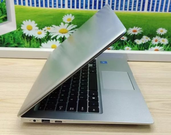 13.3" FHD 1920x1080 Intel inside
Free Windows 10 
4GB RAM 64GB + 128GB SSD  
Notebook Mini PC
free USB light 
free headphones - Image 4